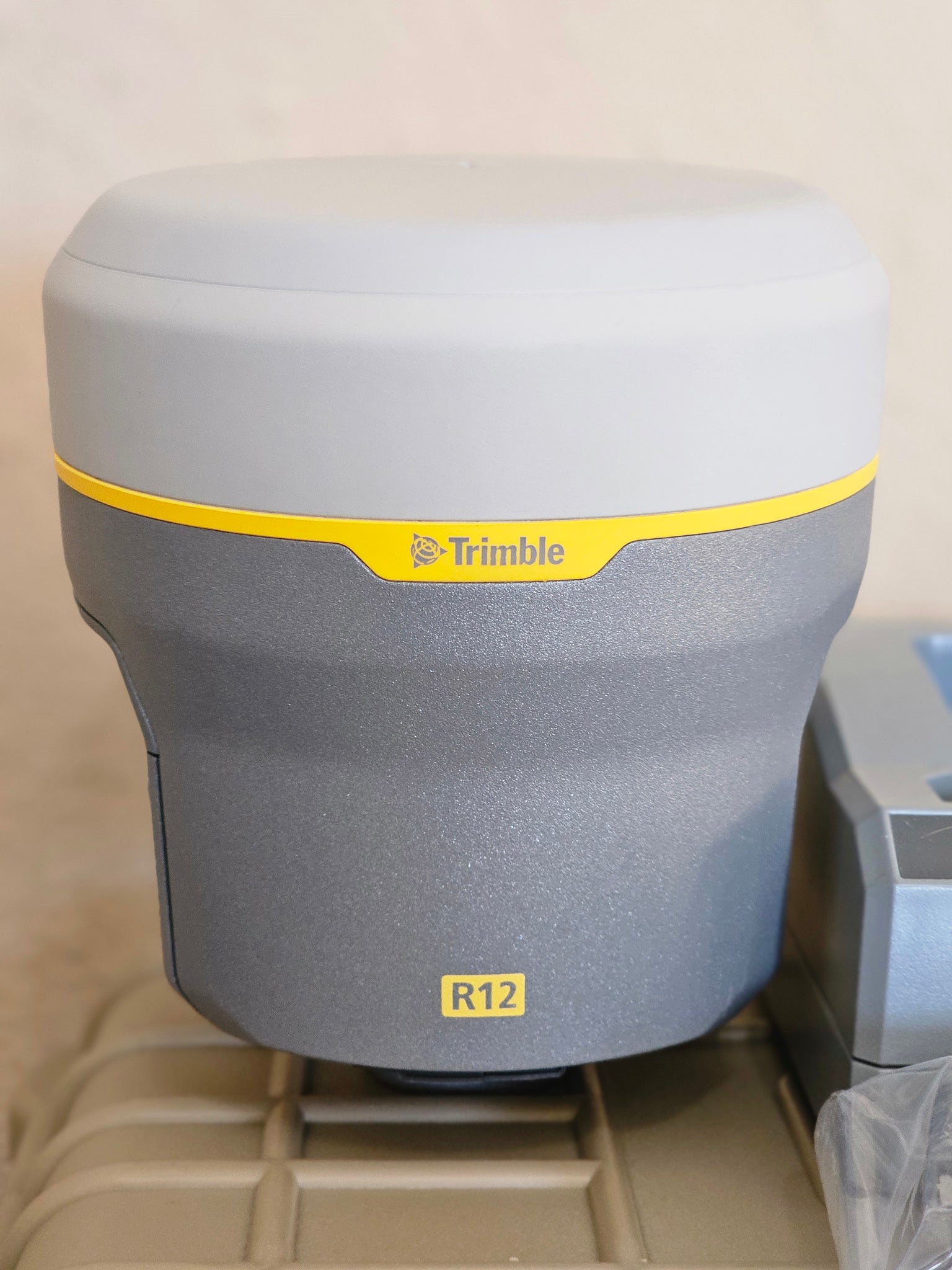 Trimble R12 UHF Reciver Base & Rover Kit – 9JA TOOLS & EQUIPMENT