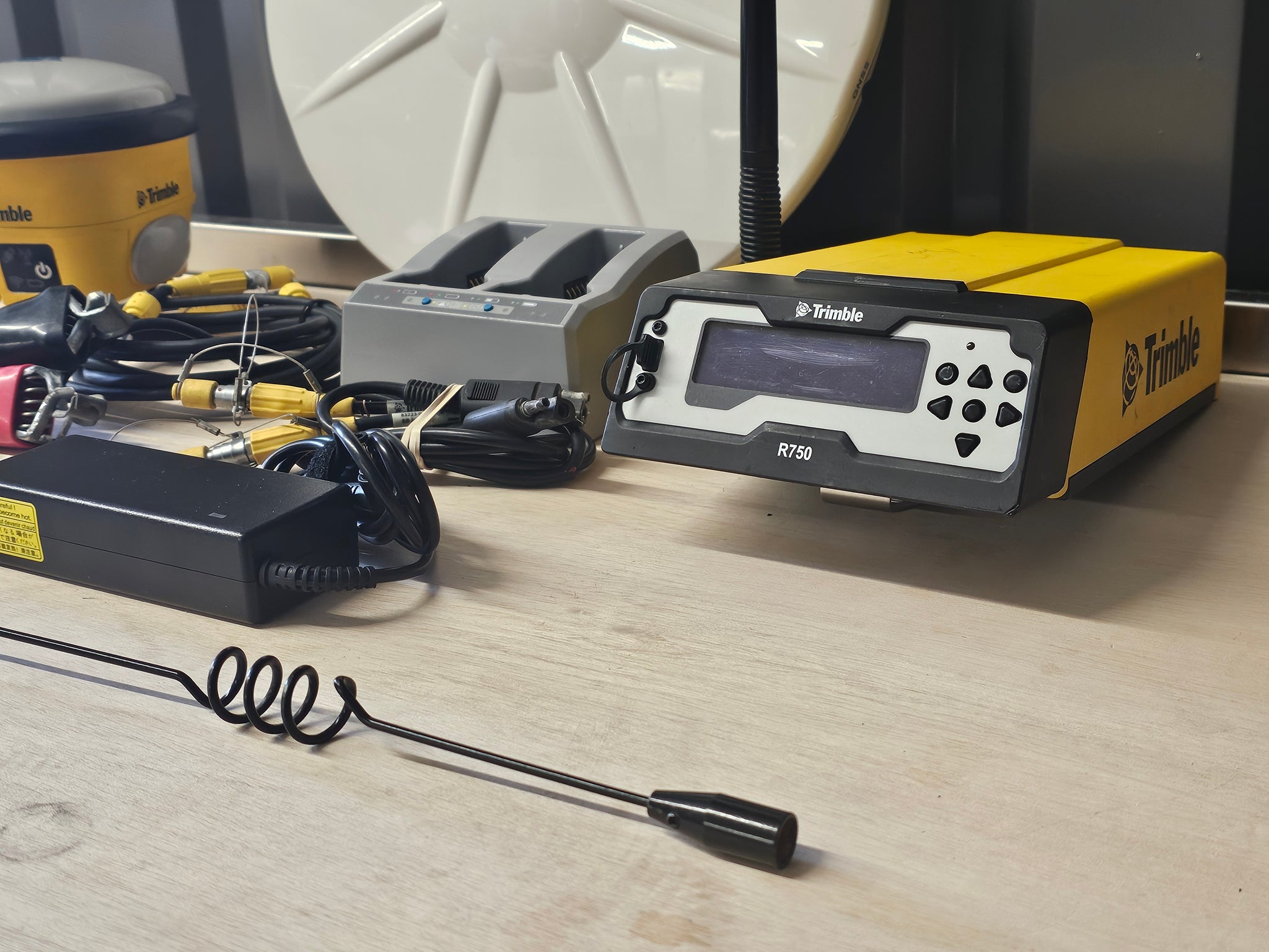 Trimble Rover System R780 Trimble R780 R750 RTK GNSS Base & Rover System 900MHz Zephyr Antenna ...