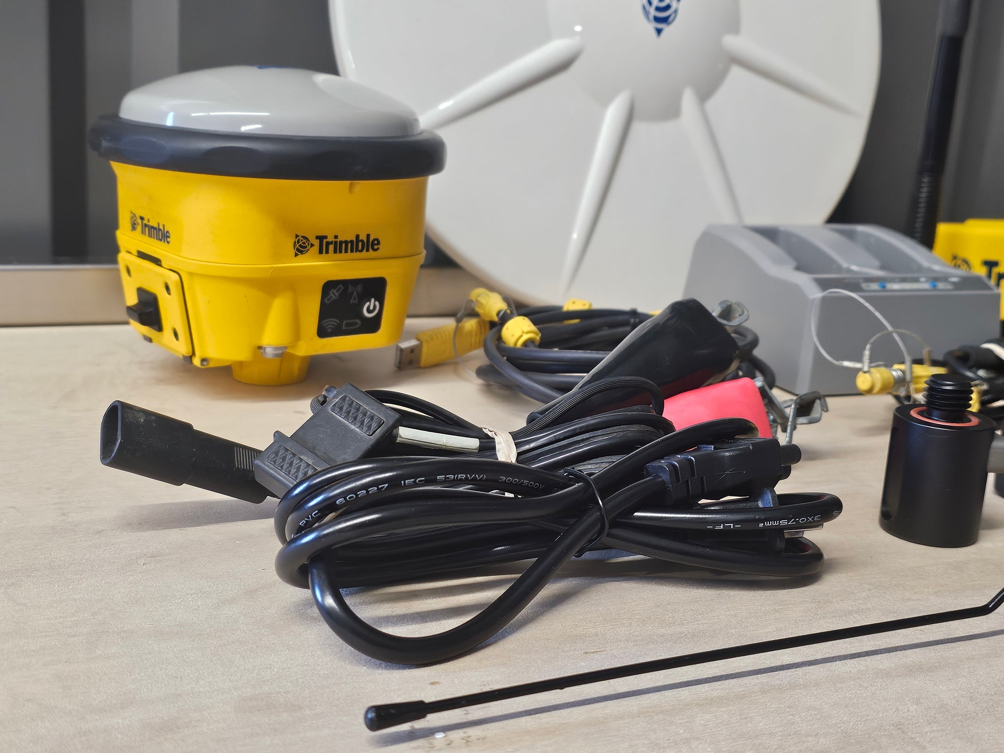 Trimble Rover System R780 Trimble R780 R750 RTK GNSS Base & Rover System 900MHz Zephyr Antenna ...
