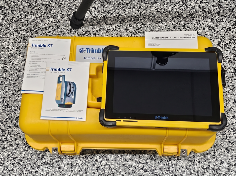Trimble X9 scanner with tablet kit